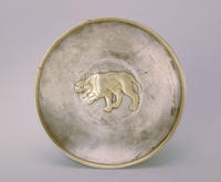 唐代猞猁銀盤，現(xiàn)藏內(nèi)蒙博物館。
