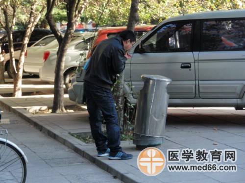 距離執(zhí)業(yè)藥師考點路途遙遠，沒有來得及吃早飯的考生