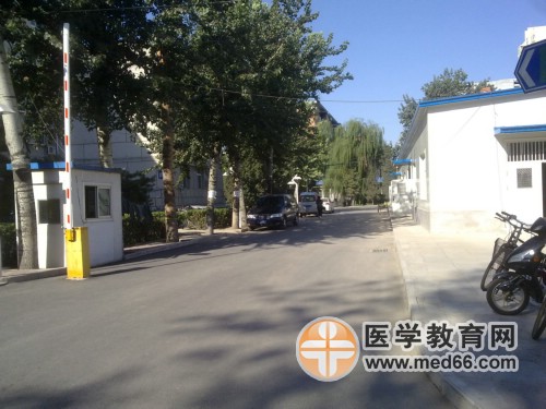 醫(yī)師資格考試開考，校園里歸為平靜