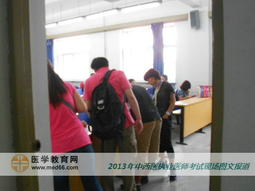中西醫(yī)執(zhí)業(yè)醫(yī)師考場內監(jiān)考老師核對信息