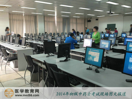 204年中藥士考試考場內，考生正在入場
