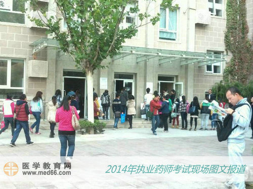 抓緊最后時間進行復習的執(zhí)業(yè)藥師考生