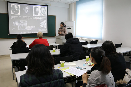 南開大學醫(yī)學院教師切磋全英文授課技藝