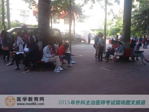 外科主治醫(yī)師考生抓緊最后時間復(fù)習