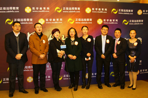 醫(yī)學教育網專業(yè)師資團隊代表現(xiàn)場合影