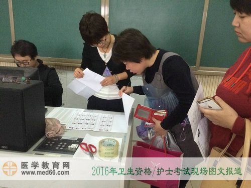 2016年衛(wèi)生資格考試、護(hù)士考試現(xiàn)場(chǎng)報(bào)道——證件審核